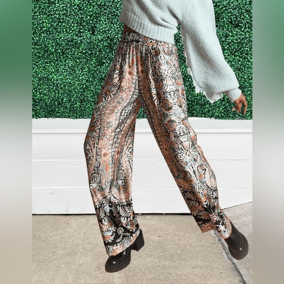 NWOT Molly bracken floral print pant - silky flowy style - very comfortable -  M - Picture 5 of 10